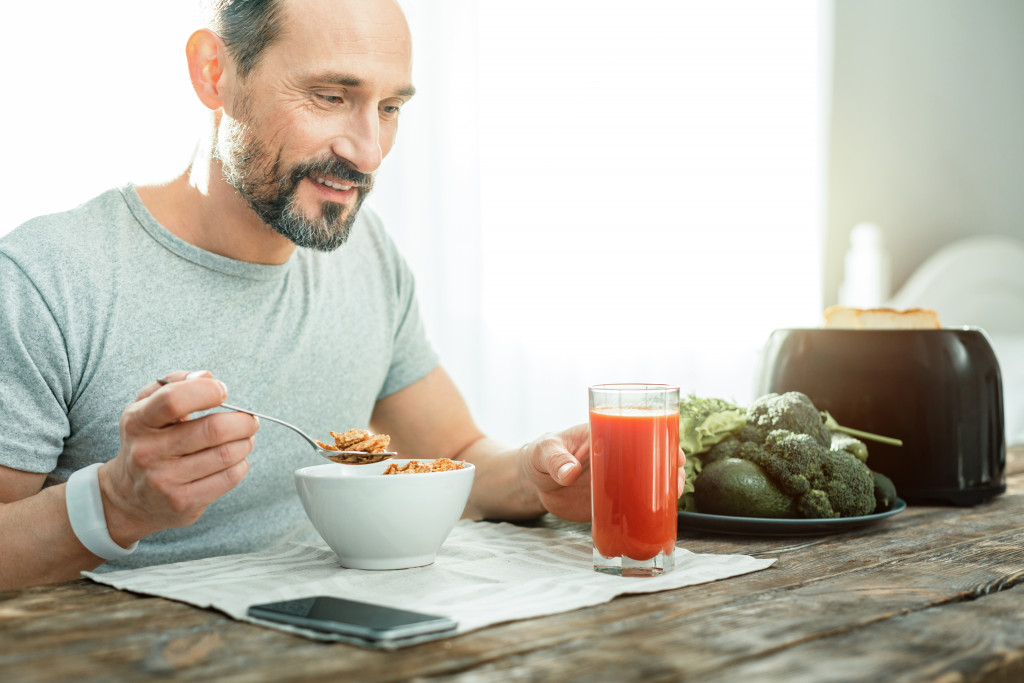 man eating healthy food