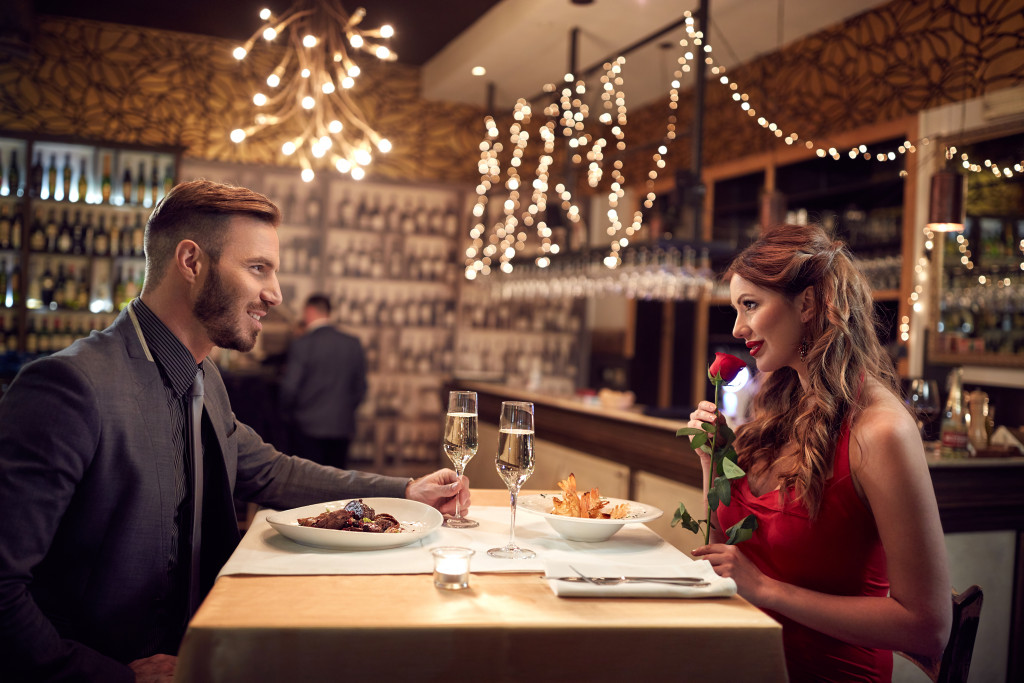 a luxurious dinner date between a man and woman