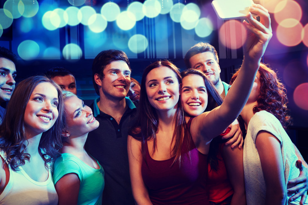 Group of teens taking a group selfie