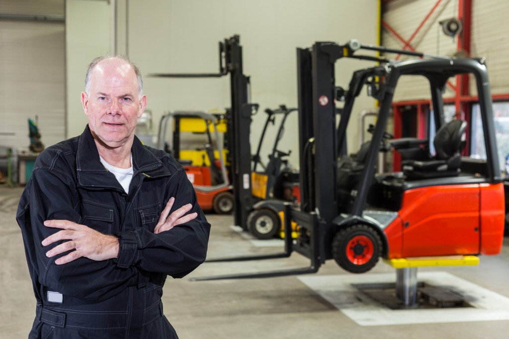 mechanic of forklift in the workshop